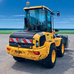 Brugt Volvo L 30 G Gummil�sser - Hydraulisk hurtigskifte - Auktion - Kom med et bud